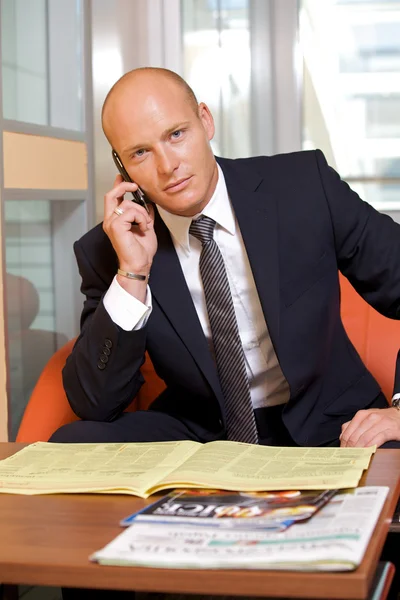 Businessman conversing on phone — Stock Photo, Image