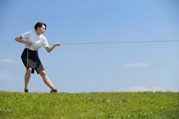 Businesswoman pulling rope — Stock Photo, Image