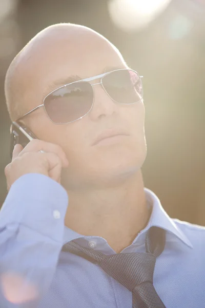 Businessman talking on phone — Stock Photo, Image