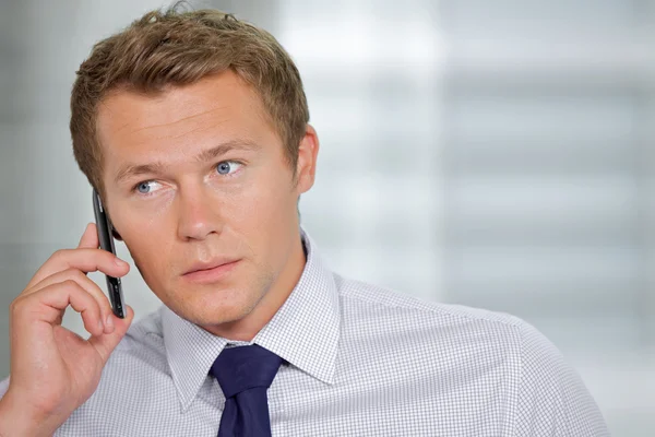 Businessman using phone — Stock Photo, Image