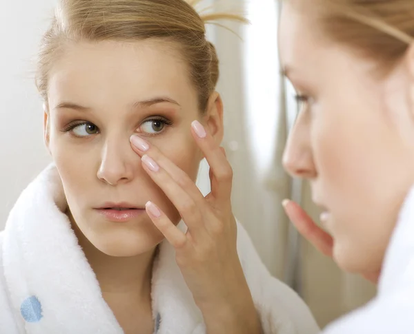 Woman reflaction in mirror — Stock Photo, Image