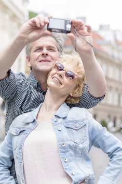 kendi kendine portre çekici çift