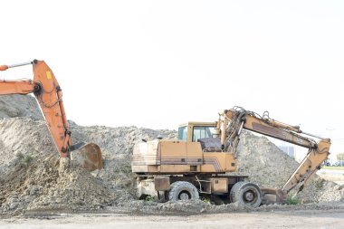 Buldozerler inşaat sitesinde