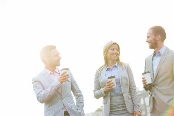 Businesspeople with disposable cups talking — Stock Photo, Image