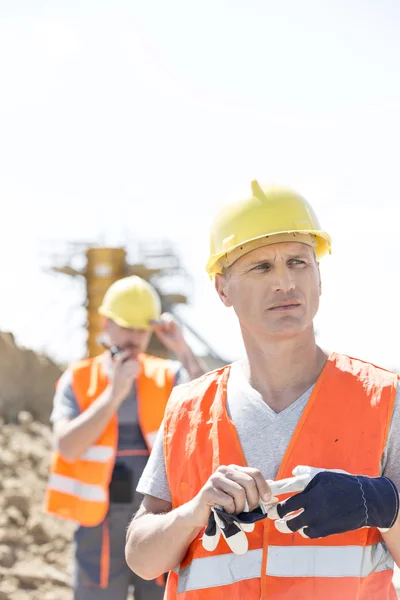Werknemer permanent op de bouwplaats — Stockfoto