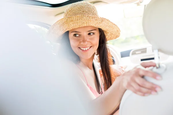 Happy woman looking back — Stock Photo, Image