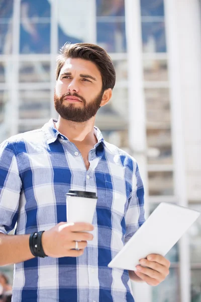 Nachdenklicher Mann schaut weg — Stockfoto