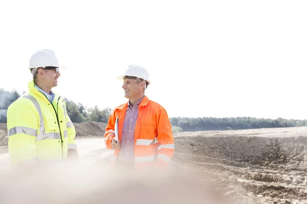 Engineers discussing at construction site — Stock Photo, Image