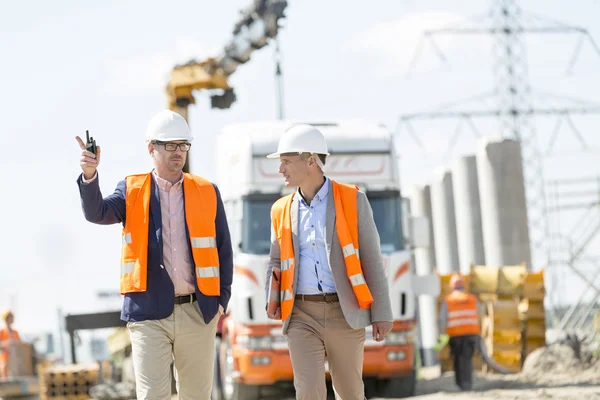 Two Supervisors discussing — Stok fotoğraf