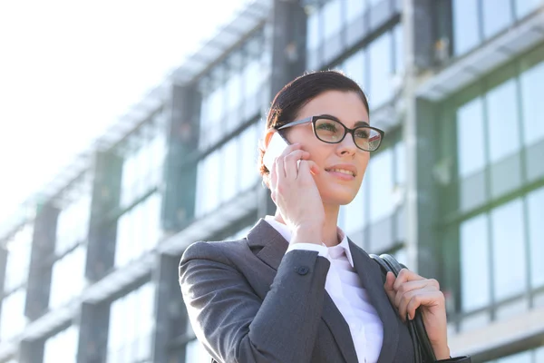 Businesswoman using cell phone — Stock Photo, Image