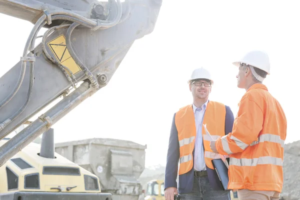 Engineers discussing at construction site — Stock Photo, Image