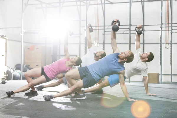 Gente haciendo ejercicio con pesas —  Fotos de Stock