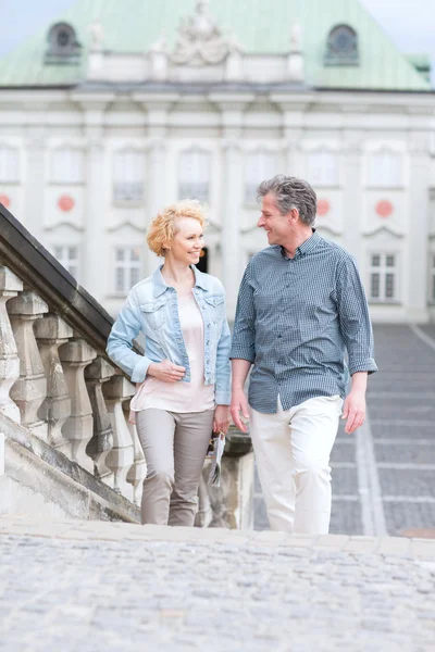 Couple looking at each — Stock Photo, Image