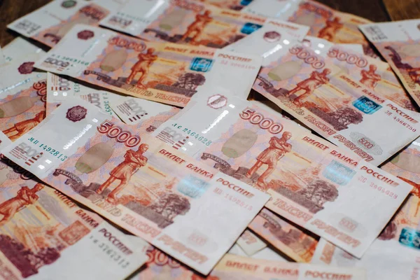 Banco Notas Russas Com Valor Nominal 5000 Rublos Fotografias De Stock Royalty-Free
