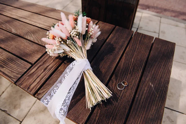 Hermoso Ramo Boda Novia Anillos Boda — Foto de Stock