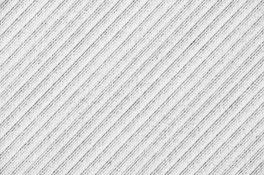 Beyaz kağıt üzerindeki küçük siyah noktalardan oluşan, tutarlı aralıklar ve ince yüzey dokusunu gösteren basılı çapraz çizgilerin yakın çekimi.