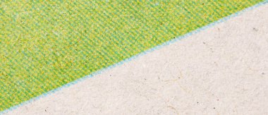 Yeşil yarım tonlu, köşegen kenarlı, lifli, beyaz kağıda yakın plan. Görünür nokta deseni, lifler ve ince ayar bozukluğu..