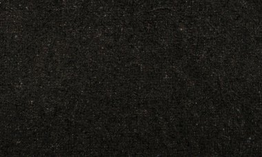 Karmaşık lifli, koyu geri dönüşümlü kağıdın makro yakın çekimi ve ince çok renkli lekeler. Lüks markalaşma, ambalaj, kırtasiye, posterler ve karamsar tasarım tasarımları için zengin siyah desenli arka plan.