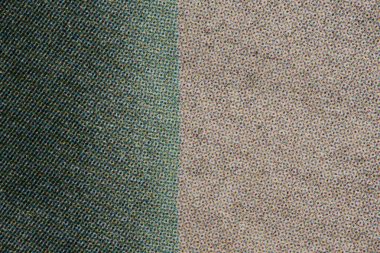 Renkli CMYK yarım tonlu nokta desenine yakın çekim ve koyu-aydınlık eğim. Tasarım, markalaşma, posterler ve editoryal kavramlar için arka plan ideal.