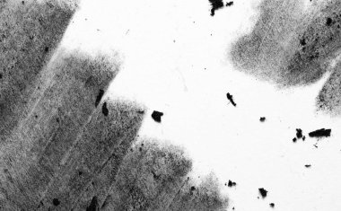 Parlak beyaz negatif alanı çevreleyen kömür lekeleri ve tozlu kenarlardan oluşan yüksek kontrastlı tek renkli yakın çekim, dağınık siyah taneciklerle. Tasarım için asgari grunge dokusu.