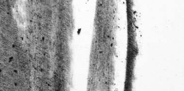 Yüksek kontrastlı mangal kömürü işaretleri ve dokuma kağıdındaki toz. Tasarım kullanımı için kum lekeleri, çizgiler ve kopyalama alanı olan minimal monokrom soyut arkaplan.