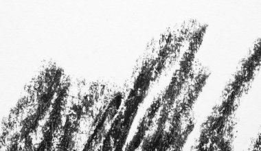 Makro siyah yağlı pastel vuruşlar beyaz kağıt üzerinde. Kabataslak dışavurumcu işaretler, pürüzsüz doku ve geniş temiz kopya alanı, arka plan, tasarım örtüleri ve sanat temaları için idealdir.