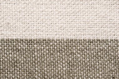 Zeytin yeşili bantlı, beyaz kumaşlı, dokuma kumaşının Macro yakın çekimi. Ev dekorasyonu, ambalaj, moda ve minimalist tasarım için doğal lif dokusu arka planı.