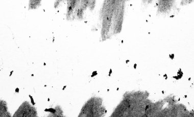 Kağıt üzerinde yüksek anahtarlı siyah ve beyaz kömür makrosu dağınık siyah benekler, belli belirsiz izler ve alt kenarı boyunca yumuşak dumanlı lekeler. Kopya alanı ile soyut arkaplanı temizle.