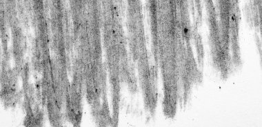 Dikey kömür çizgileri, kumlu gölgeler, lekeler ve dağınık benekleri olan tek renkli makro kağıt. Sağ tarafında parlak kopya alanı olan soyut grunge dokusu.