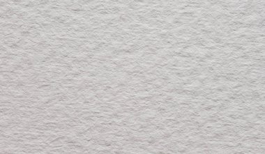 Görünür doğal tahıllı ve desenli yüzeyi olan kaba beyaz suluboya kağıtlarının yakın çekimi, resim, kırtasiye, modelleme ve tasarım projeleri için ideal bir sanatsal zemin..