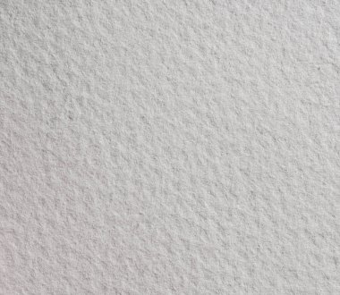 Beyaz suluboya kağıda yakın plan, ince doğal tahıllı ve yumuşak desenli yüzey, resim, kırtasiye, modelleme ve tasarım kullanımı için ideal..