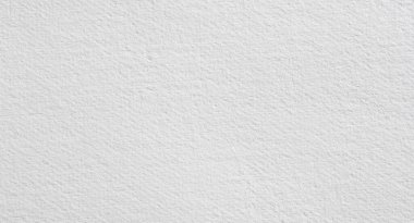 İnce desenli tahılı ve yumuşak mat yüzeyi olan beyaz suluboya kağıdın yakın çekimi, sanat geçmişi, resim modelleri, kırtasiye tasarımı ve yaratıcı baskı projeleri için idealdir..