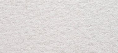 Makro yakın plan beyaz el yapımı, ince lifli desenli ve yumuşak doğal tahıllı çizim kağıdı. Sanat, kırtasiye, baskı ve tasarım projeleri için asgari soyut arkaplan ideali.