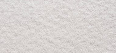 Yumuşak desenli beyaz çizim kağıdının ince lifli ve ince tahıllı makro görüntüsü. Sanat, tasarım, kırtasiye ve baskı uygulamaları için temiz nötr arkaplan.