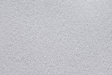 İnce tahıllı ve yumuşak doğal dokuya sahip beyaz suluboya kağıtlarının yakın çekimi, resim, kırtasiye, modelleme ve tasarım kullanımı için temiz bir sanatsal arkaplan olarak ideal..