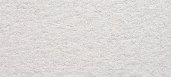 Makro yakın plan beyaz el yapımı, ince lifli desenli ve yumuşak doğal tahıllı çizim kağıdı. Sanat, kırtasiye, baskı ve tasarım projeleri için asgari soyut arkaplan ideali.