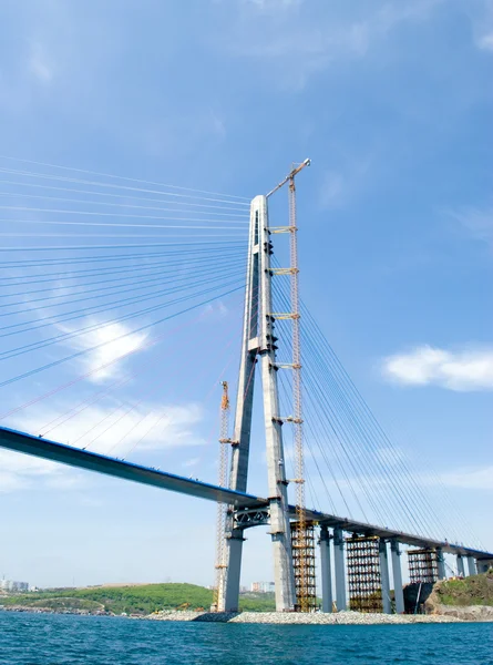 Den Bau der Brücke. Wladiwostok. Russland. — Stockfoto