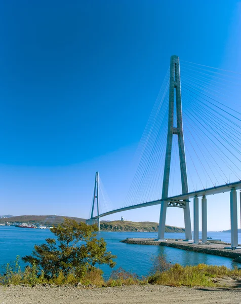 Мост через пролив Восточный Босфор, Владивосток, Россия — стоковое фото