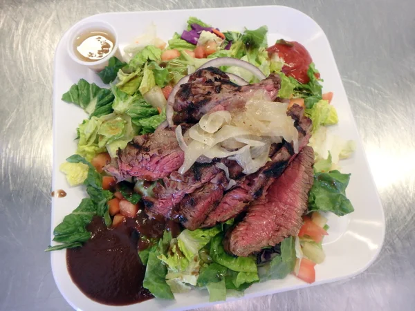 Fresh Steak Salad — Stock Photo, Image