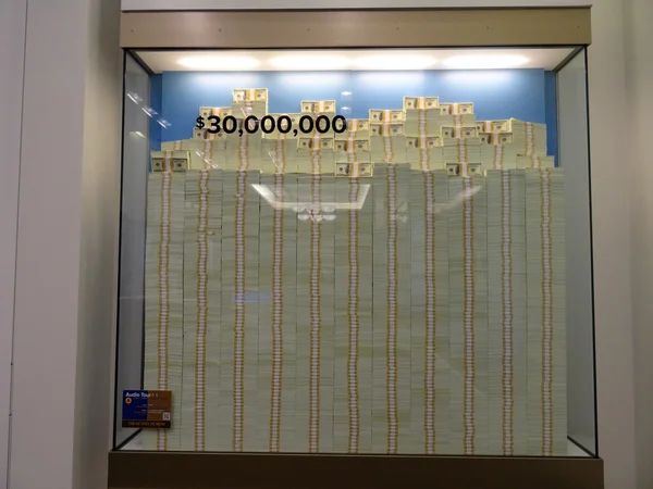 Stack of Hundred dollar bills in glass display case equally 30 m — Stock Photo, Image
