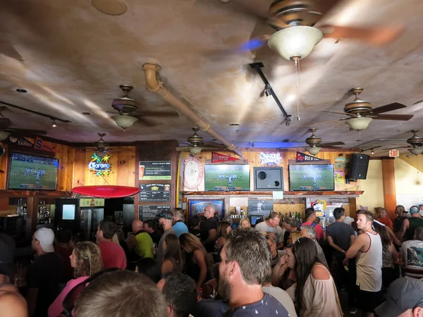 Crowd People watch Superbowl game at iconic Lulu's Bar — Stock Photo, Image