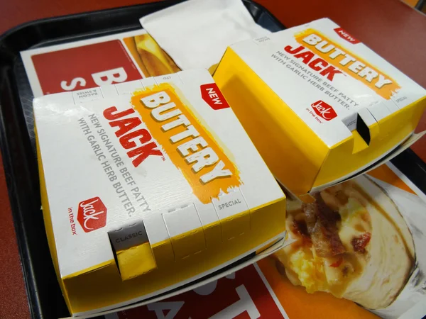 Dos hamburguesas de mantequilla Jack en cajas en bandeja de plástico —  Fotos de Stock