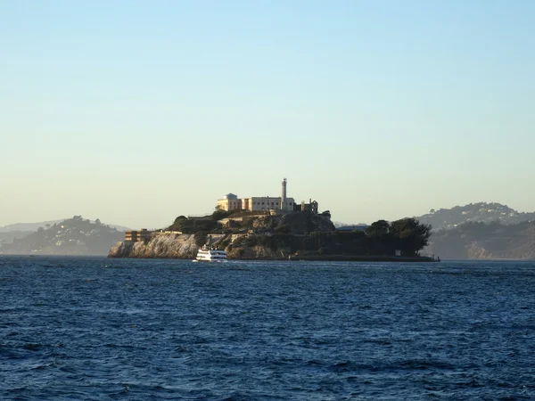 Isla de Alcatraz en un bonito día — Foto de Stock