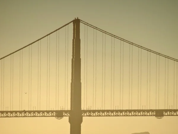 Solnedgång över San Francisco Bay och Golden Gate-bron — Stockfoto