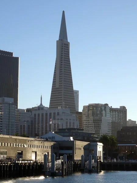 Quai de San Francisco et centre-ville — Photo