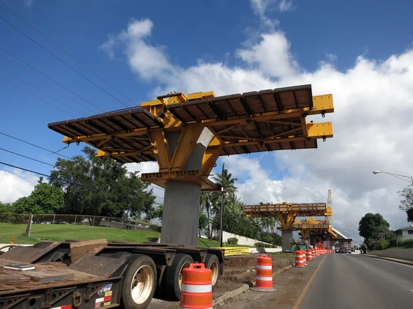 HART Light Rail guía de hormigón en construcción en el centro de la carretera —  Fotos de Stock