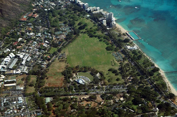 Vista aérea del Parque Kapiolani, Waikiki Shell, Natatorium, Zoo — Foto de Stock