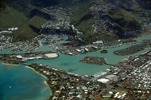 Vista aérea de Kuapa Pond, Hawaii Kai Town, Portlock, nubes y — Foto de Stock