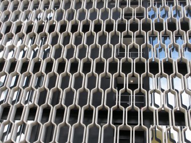 Kavisli beton desen binanın kapsar