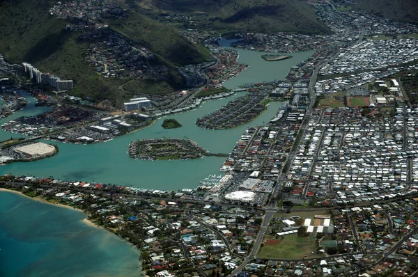 Vista aérea de Kuapa Pond, Hawaii Kai Town, Portlock, nubes y — Foto de Stock